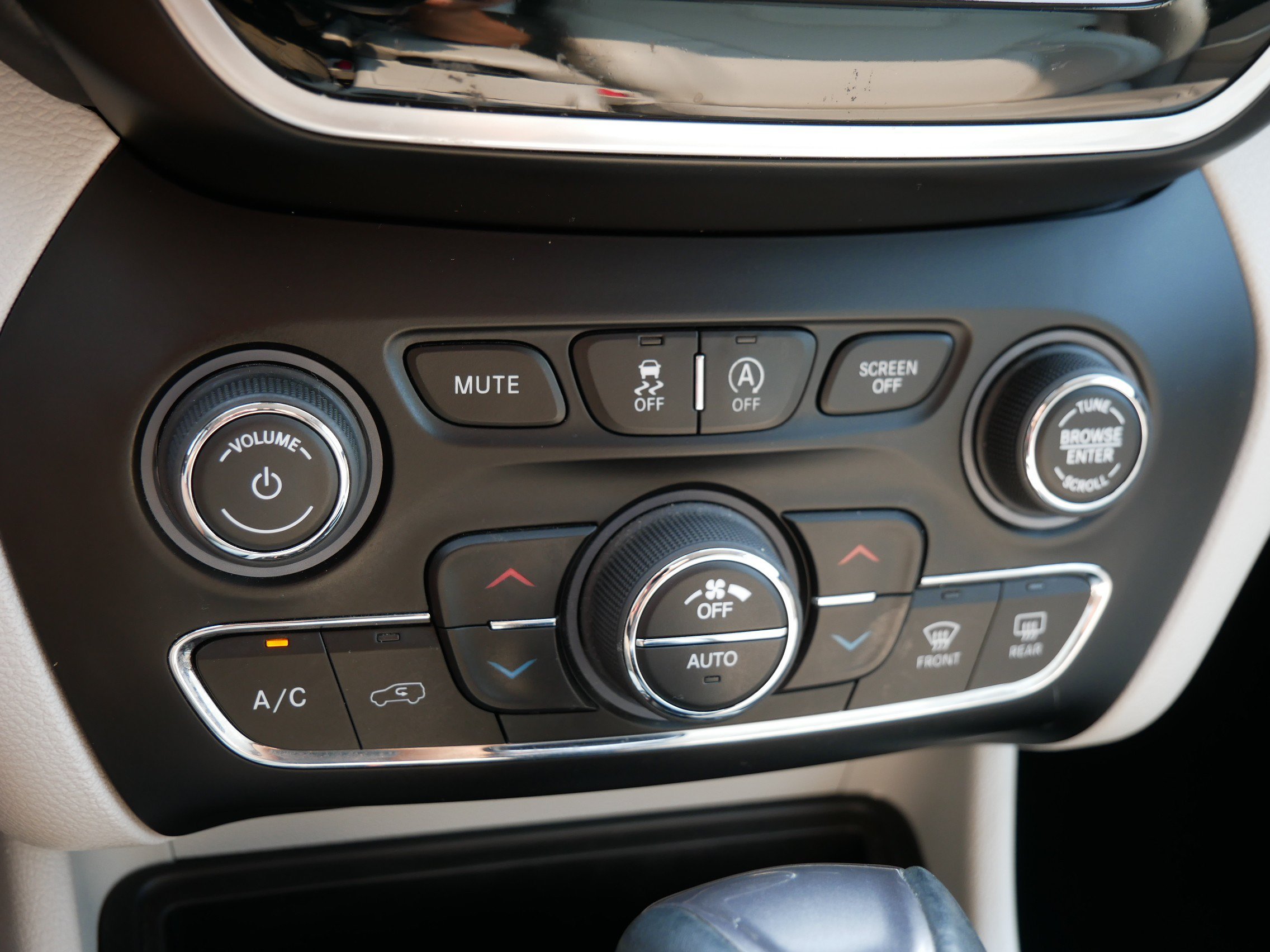 Used 2020 Diamond Black Crystal Pearlcoat Jeep Limited image 23