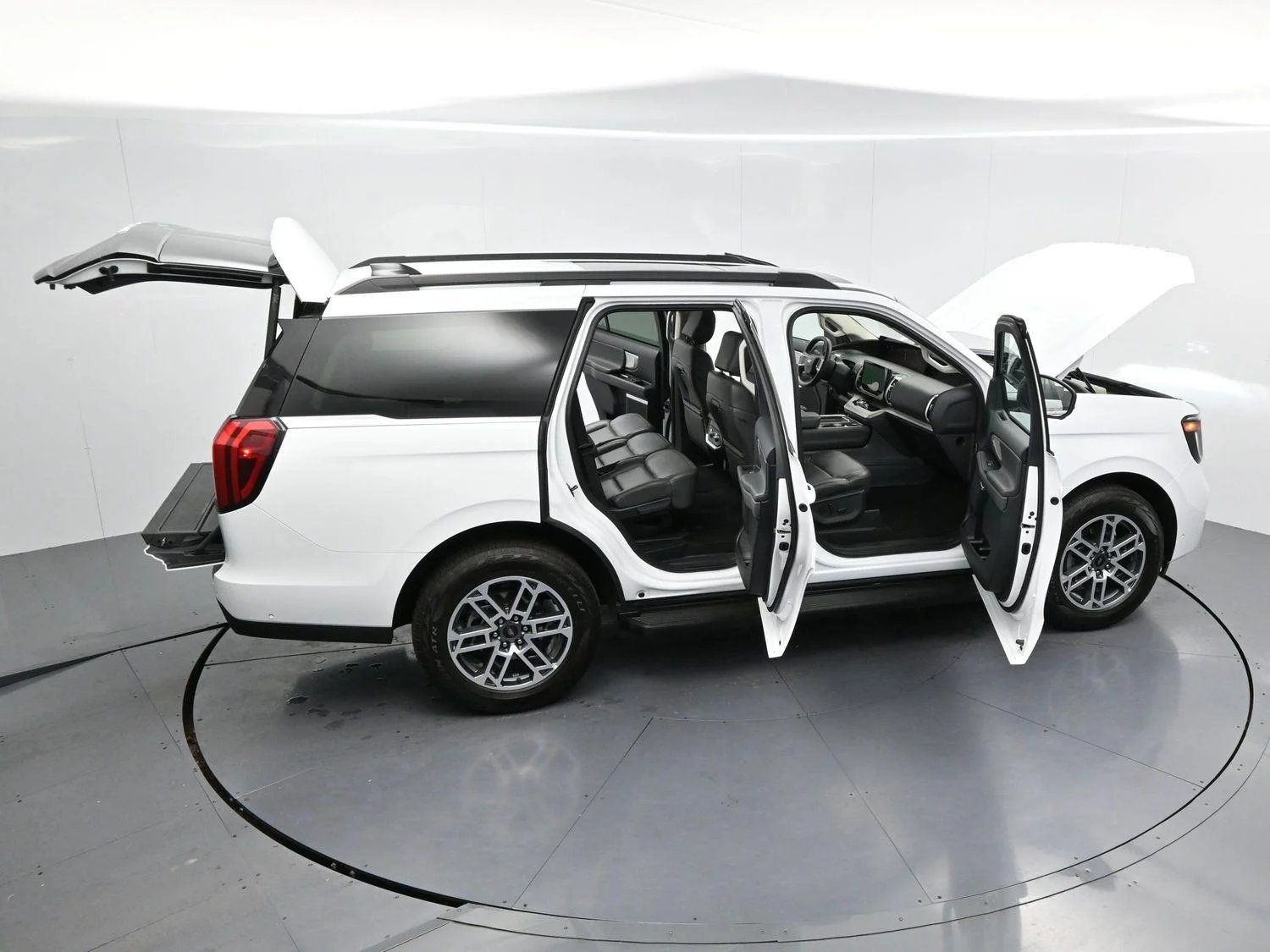 Used 2025 White Ford Active image 46
