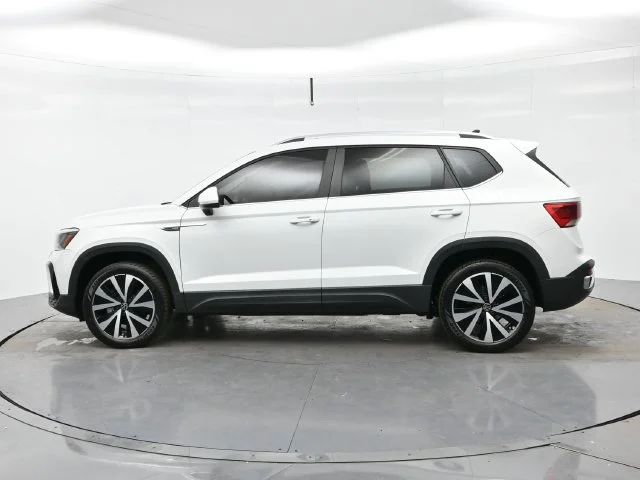 Used 2022 Pure White [white Volkswagen SE image 4