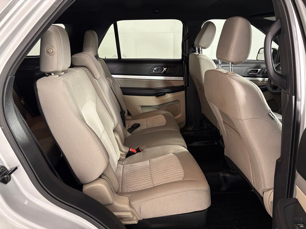 Used 2018 Silver Ford Base image 39