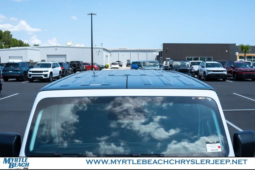 New 2026 Bright White Clear-Coat Exterior Paint Jeep Sahara image 10