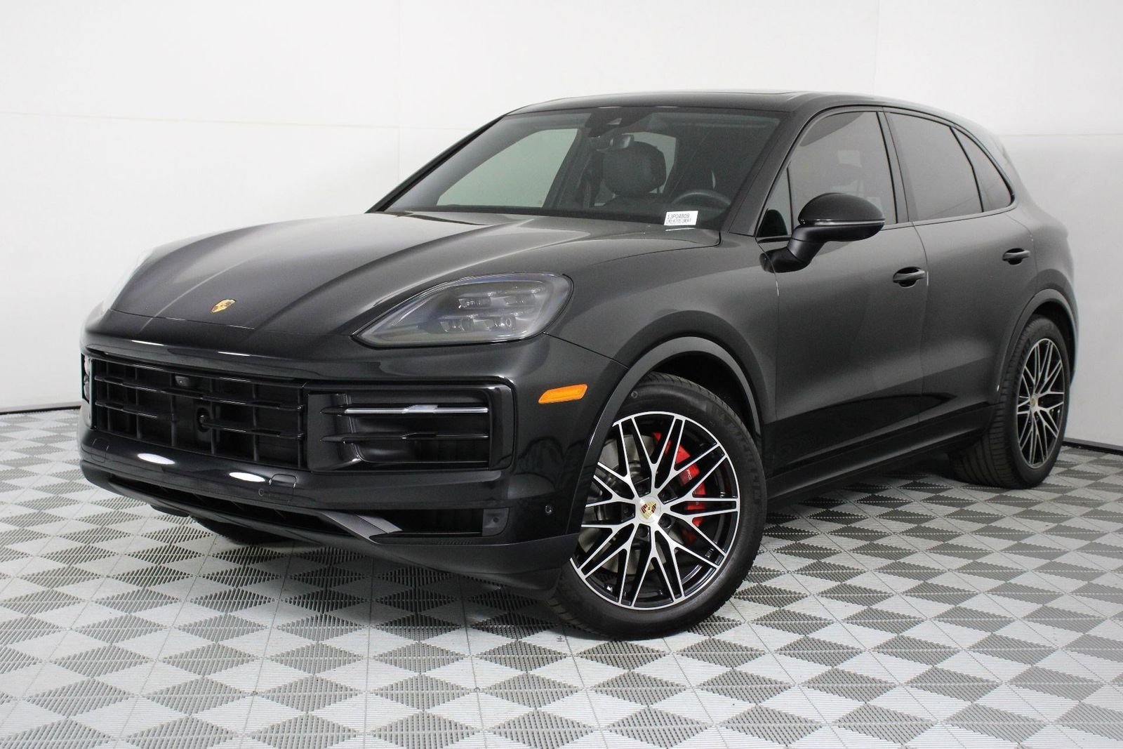 2025 Porsche Cayenne S's photo