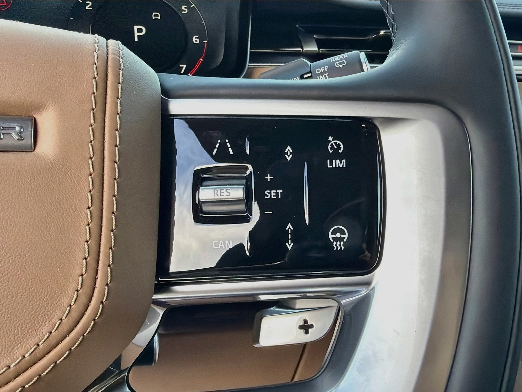 New 2027 Ostuni Pearl White LAND ROVER SE image 39