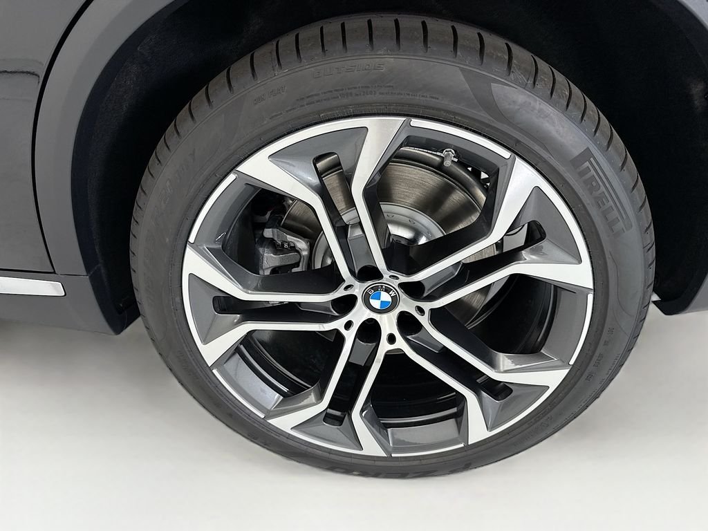 New 2026 Black Sapphire Metallic BMW xDrive50e image 30