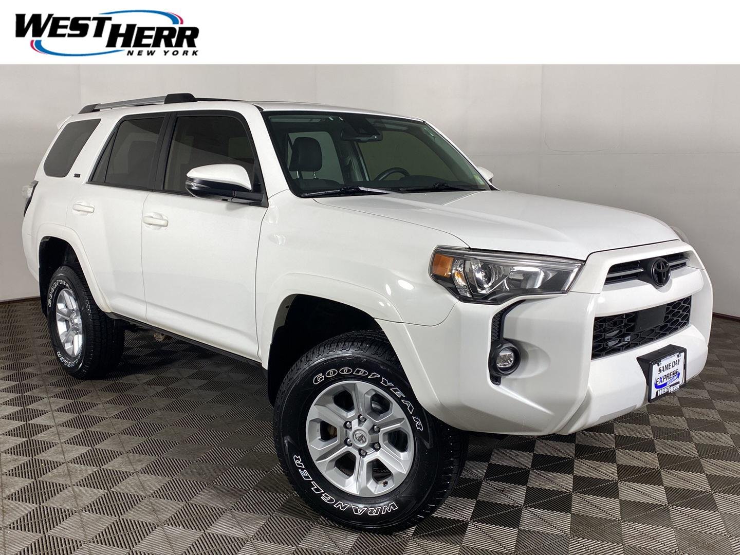 Used 2022 Super White Toyota SR5 Premium image 1