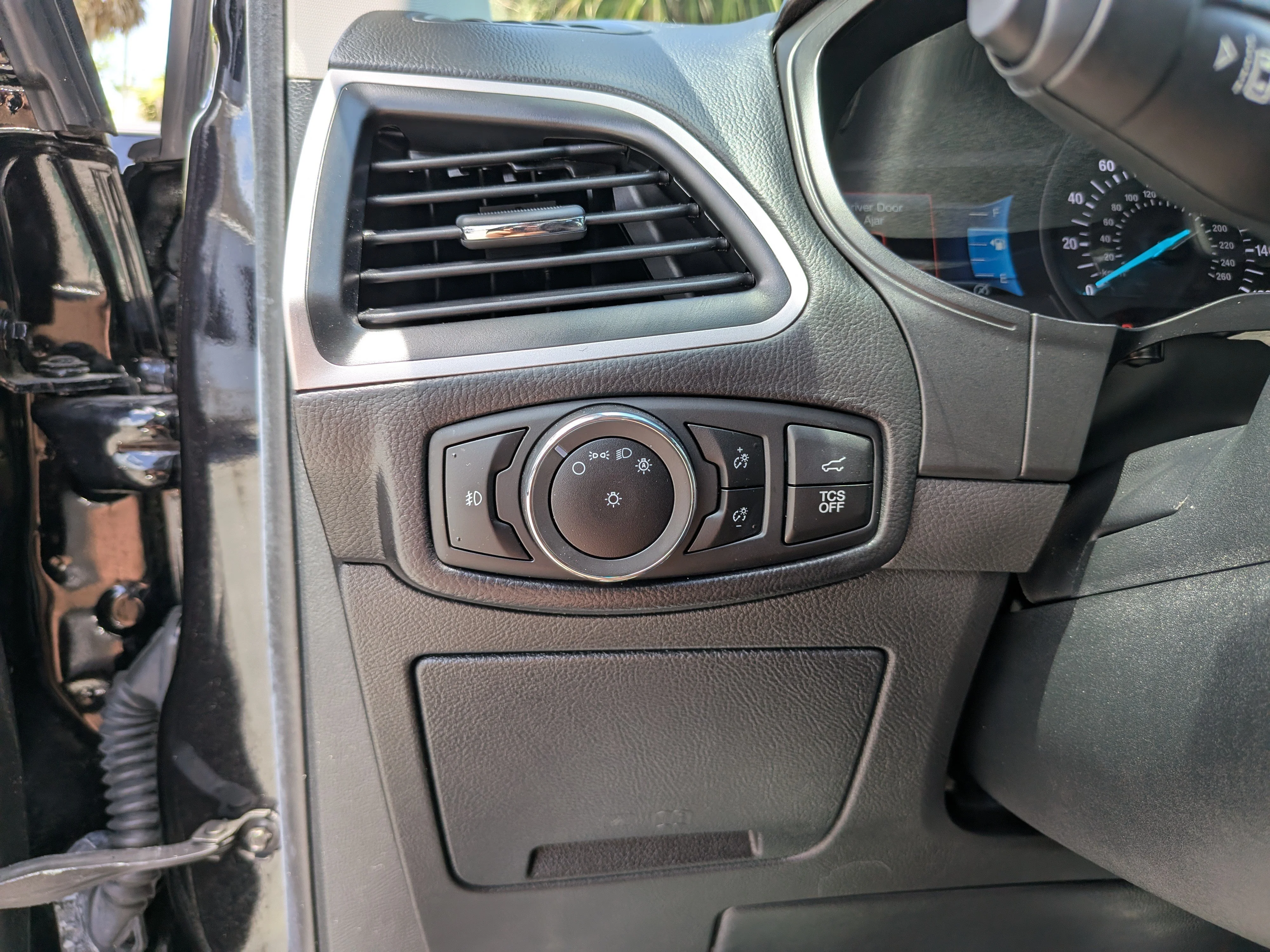 Used 2024 Agate Black Metallic Ford SEL image 32