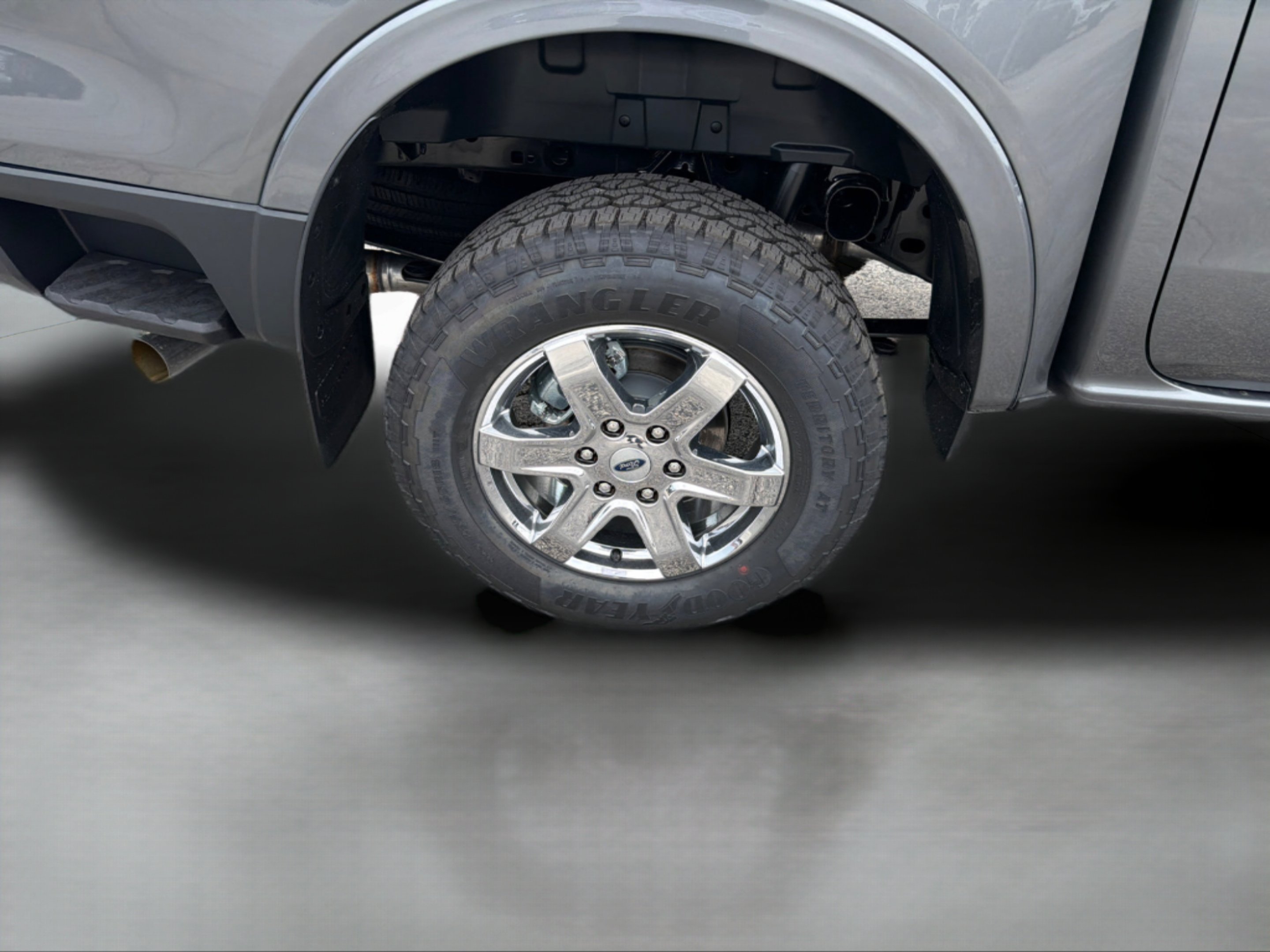 New 2026 Carbonized Gray Metallic Ford Lariat® image 31