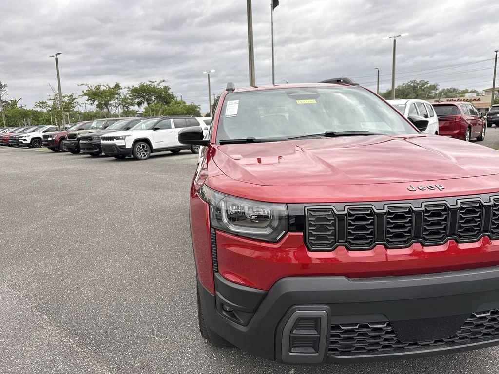 New 2026 Red Hot Pearl-Coat Exterior Paint Jeep Laredo image 9