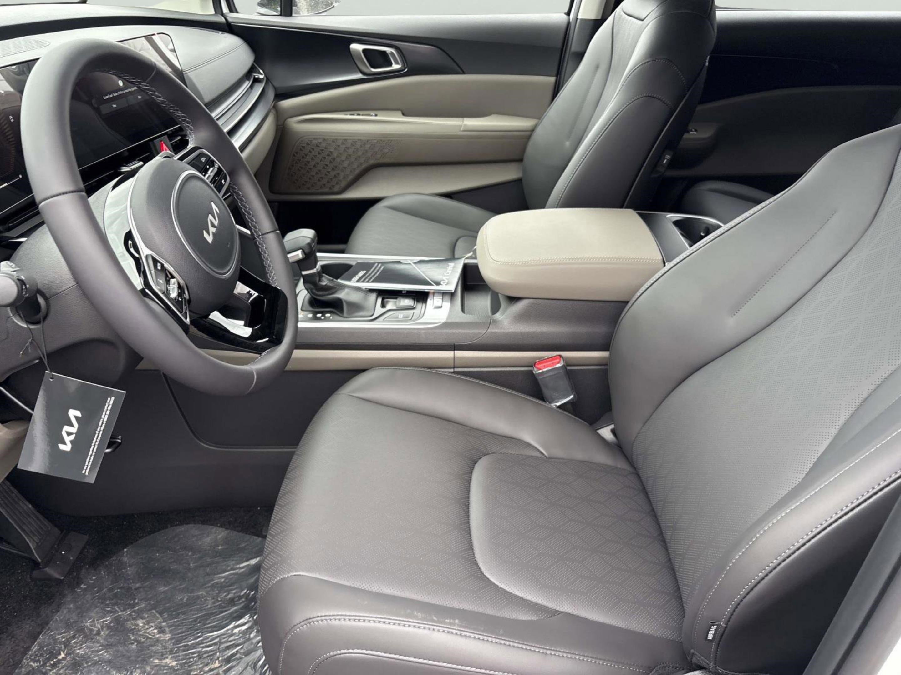 New 2026 Snow White Pearl Kia LXS image 21