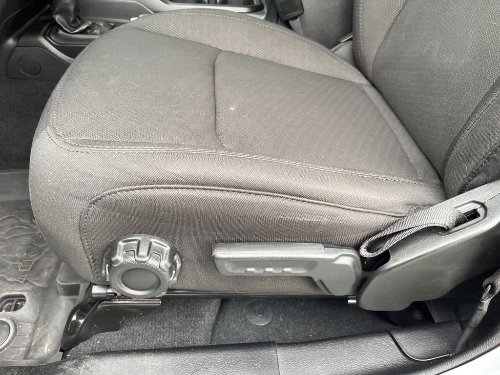Used 2023 Silver Jeep Altitude image 13