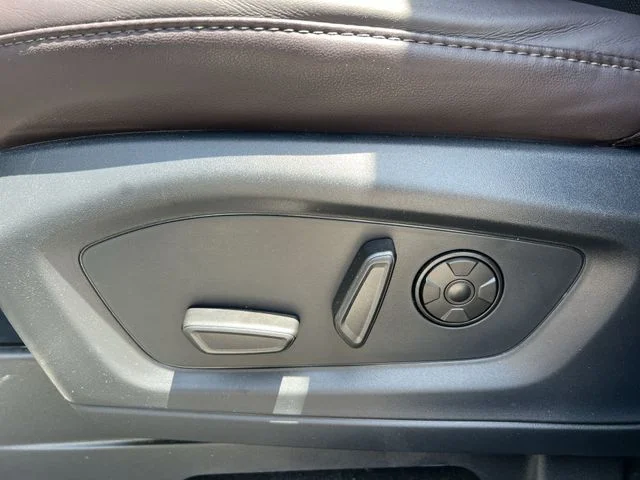 Used 2025 White Ford Platinum image 30