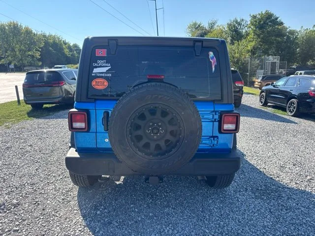 Used 2021 Blue Jeep Sport image 6