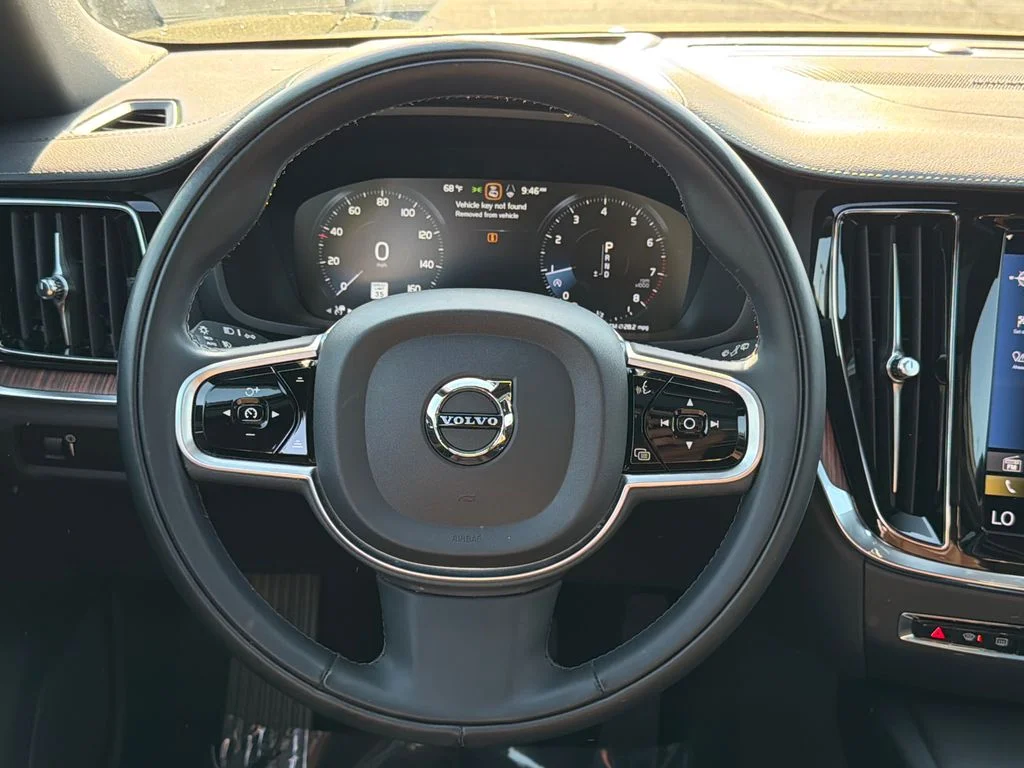 Used 2021 Green Volvo T5 image 24