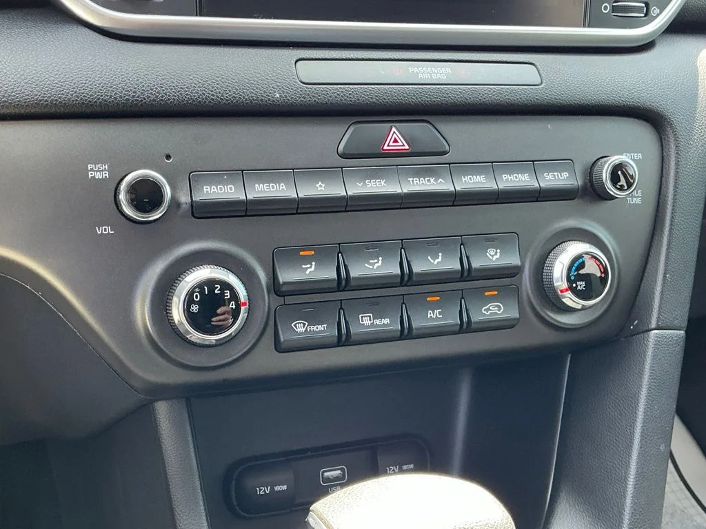 Used 2022 Red Kia LX image 38