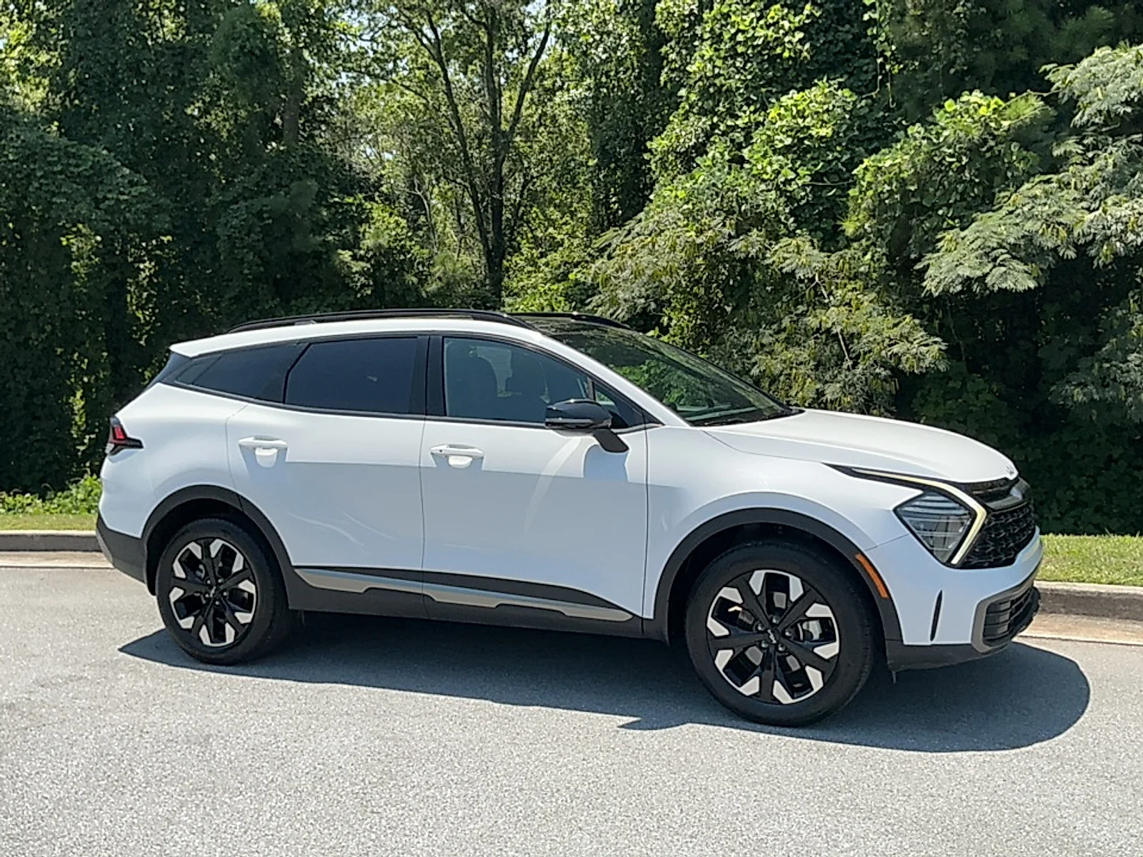 Used 2024 Glacial White Pearl Kia X-Line image 1