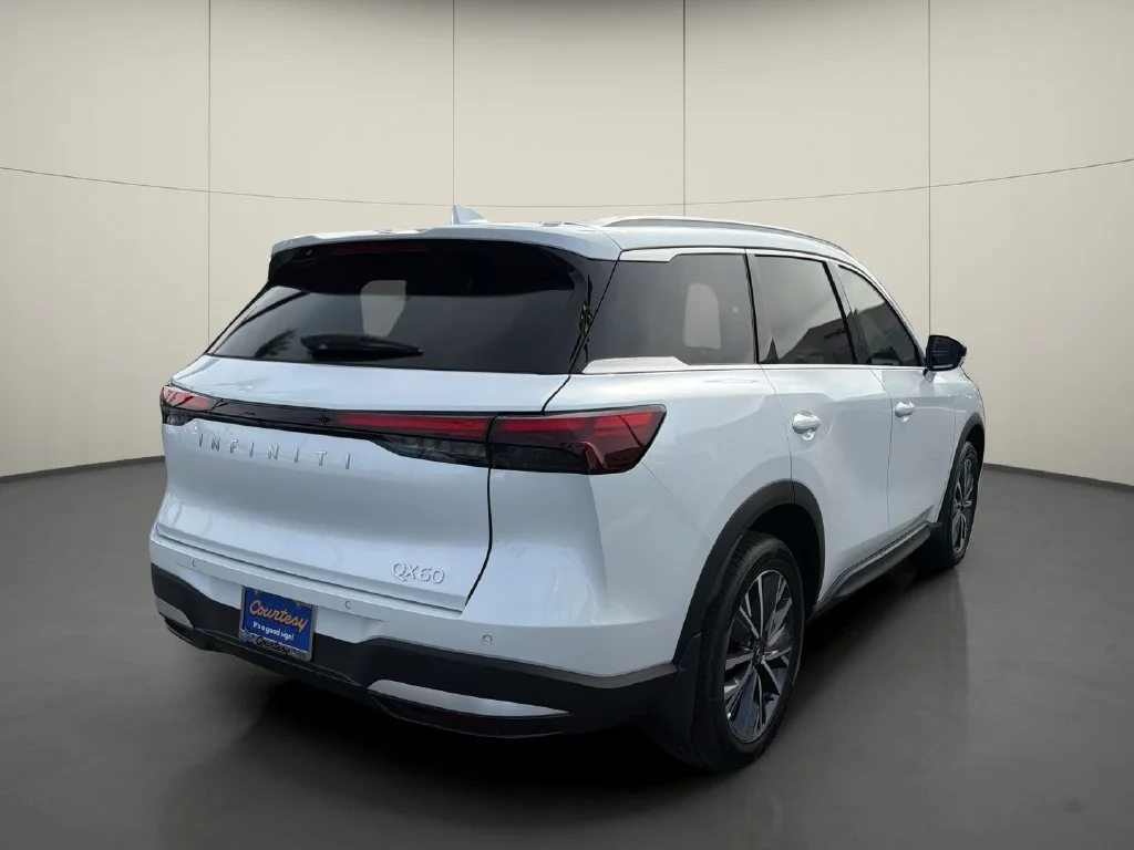 New 2027 RADIANT WHITE INFINITI Luxe FWD image 7