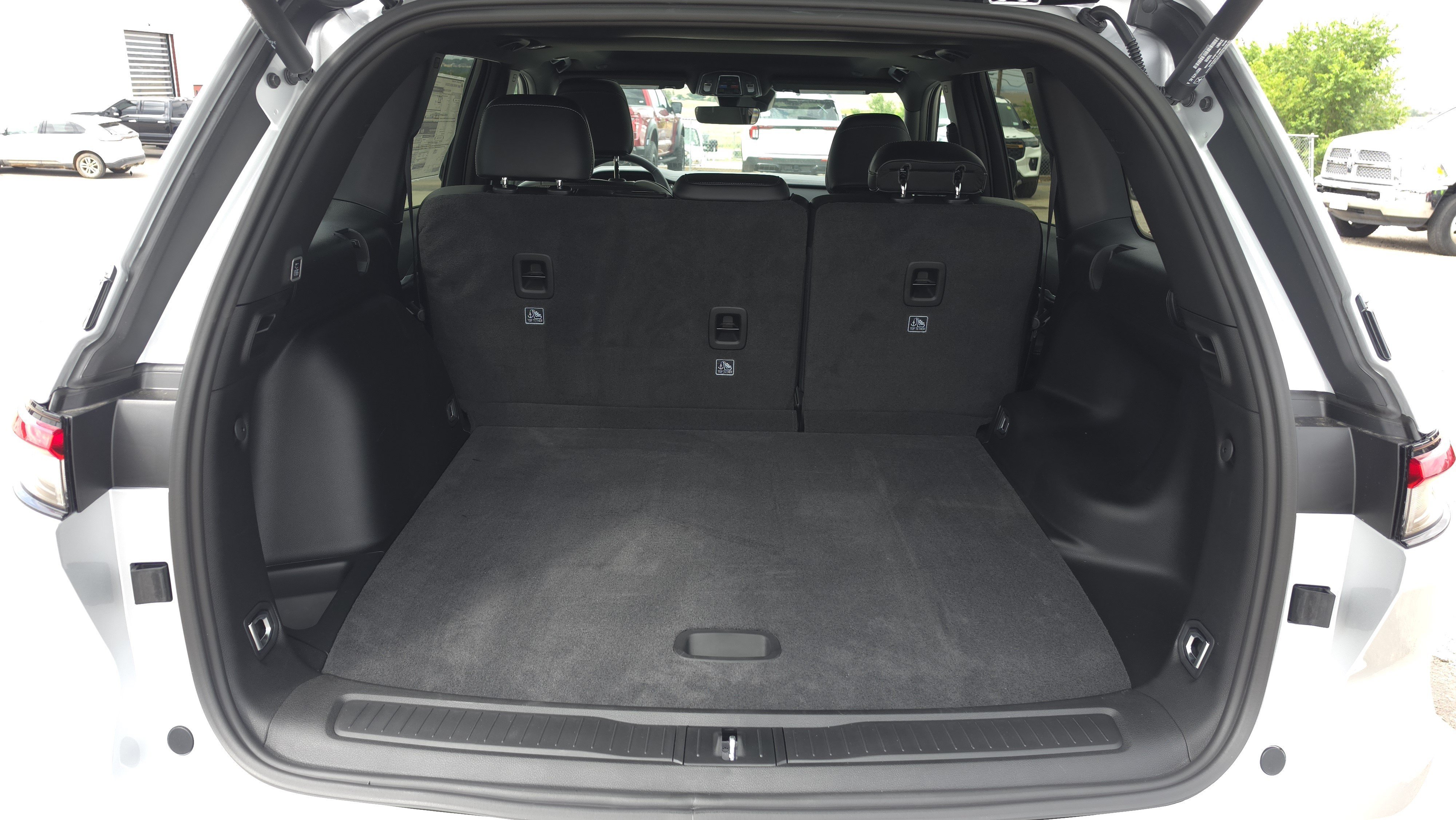 New 2026 Silver Zynith Jeep Laredo Altitude image 23