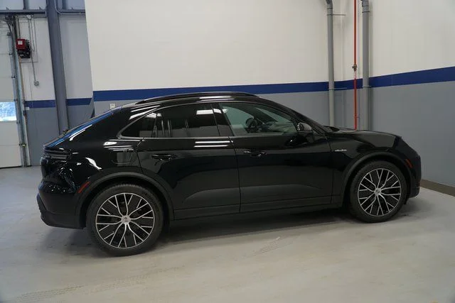 2026 Porsche Macan Base - Photo 11