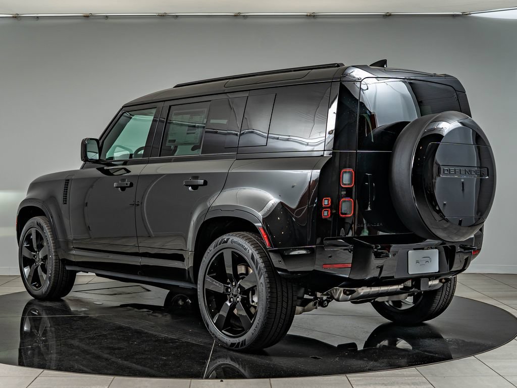New 2026 Santorini Black Land Rover X-Dynamic SE image 7