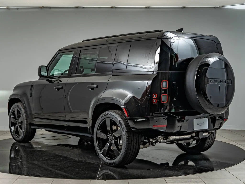 New 2026 Santorini Black Land Rover X-Dynamic SE image 7