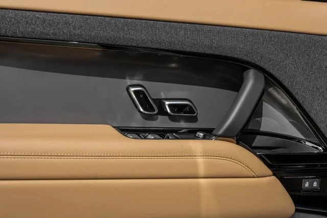 New 2026  Land Rover SE image 49
