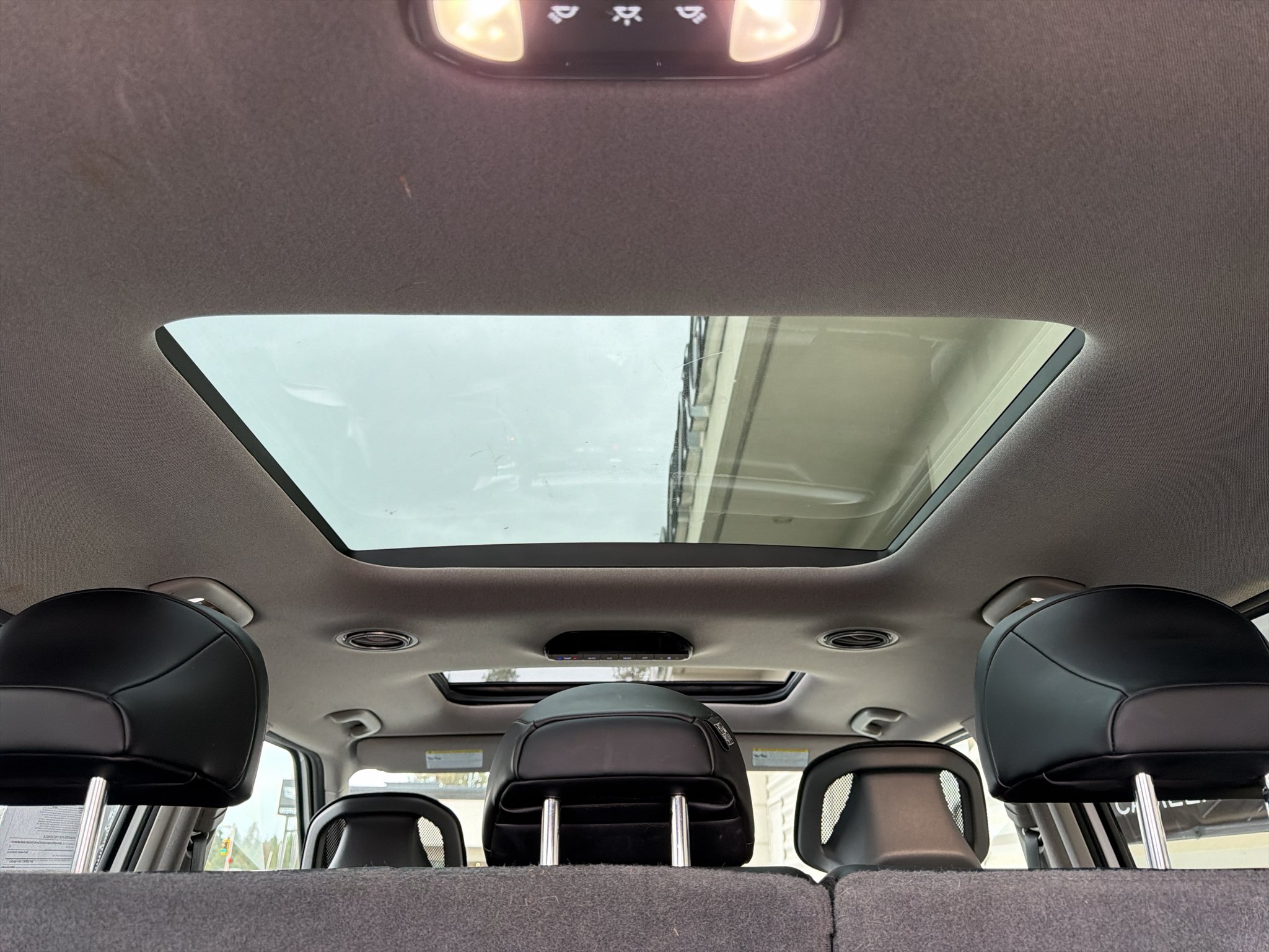 Certified Used 2024 Snow White Pearl Kia Wind image 15