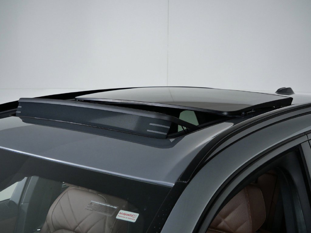 Used 2026 Skyscraper Grey Metallic BMW xDrive40i image 19