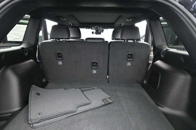 New 2026 Baltic Gray Metallic Clear-Coat Exterior Paint Jeep Limited image 7