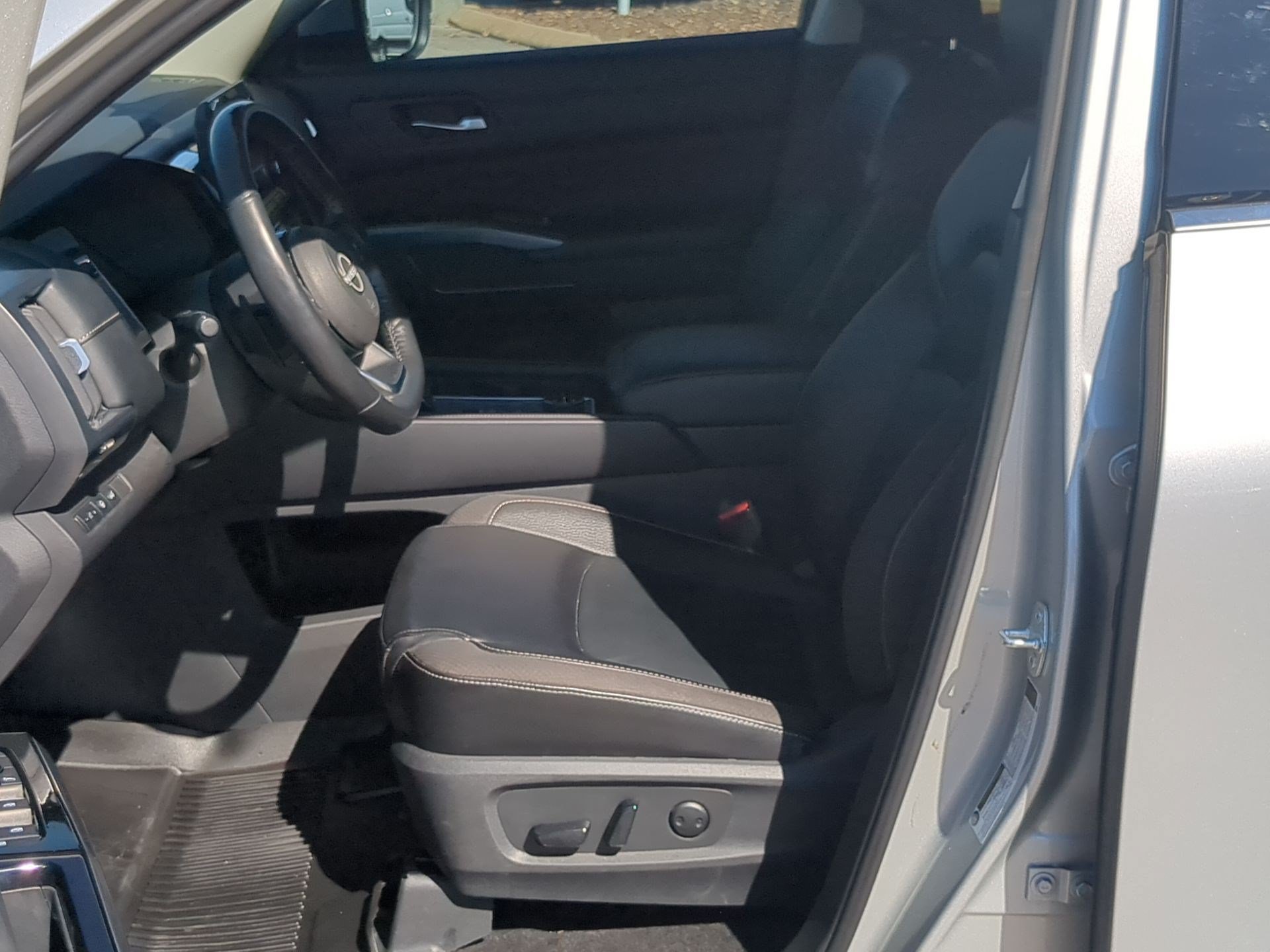 Used 2024  Nissan SL image 12