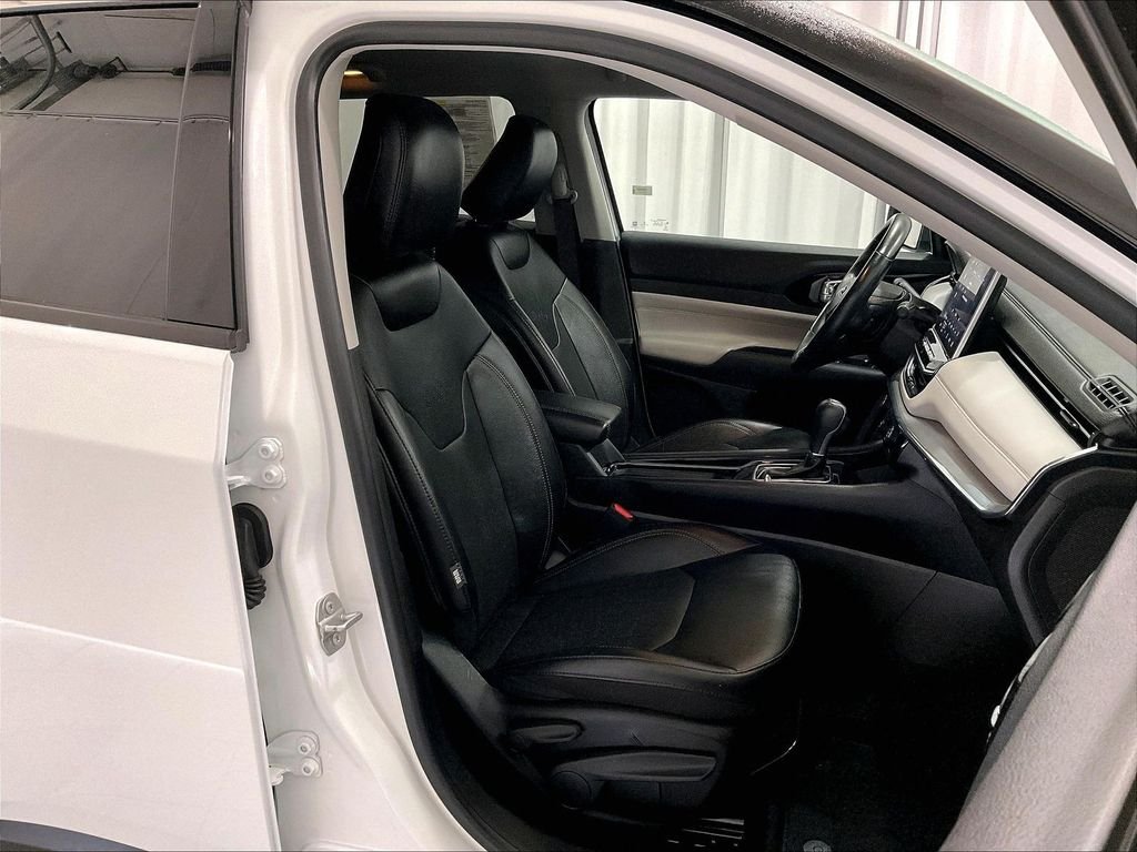 Used 2022 Bright White Clearcoat Jeep Limited image 11