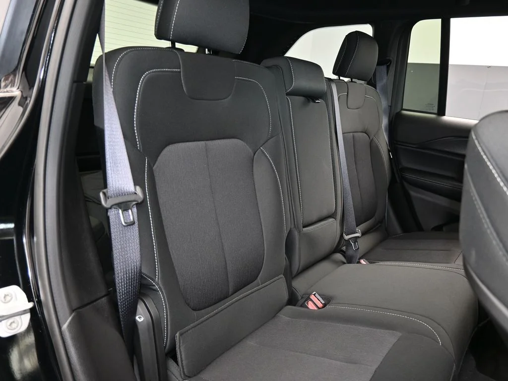 2025 Jeep Grand Cherokee Laredo - Photo 36