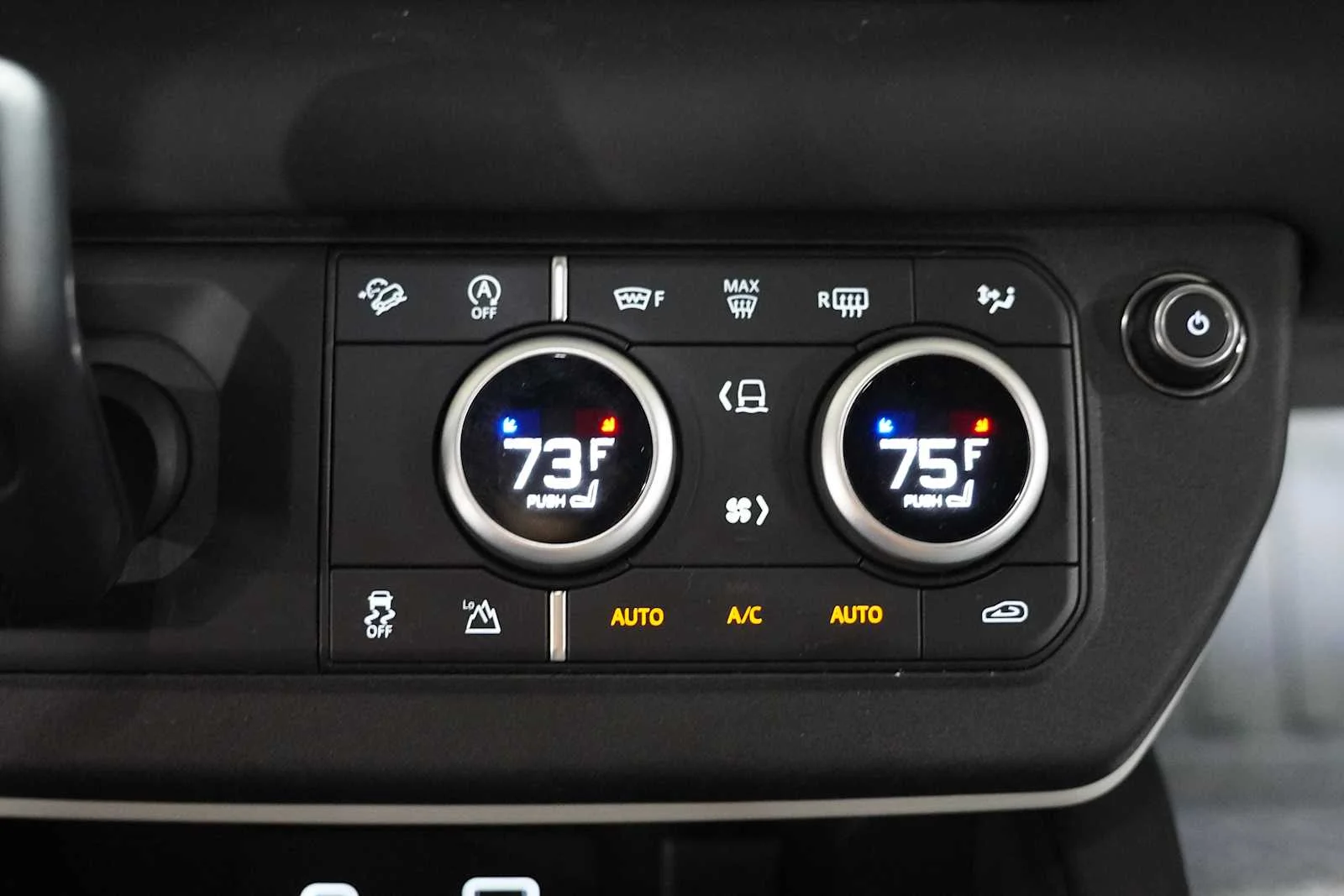 Used 2024 Santorini Black Metallic Land Rover X-Dynamic SE image 17