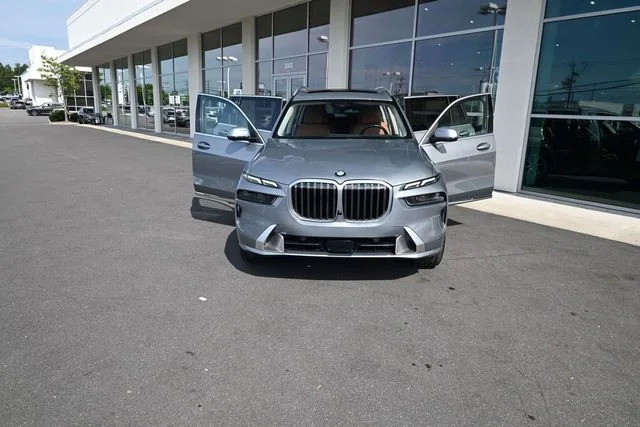 Used 2024 Gray BMW xDrive40i image 30