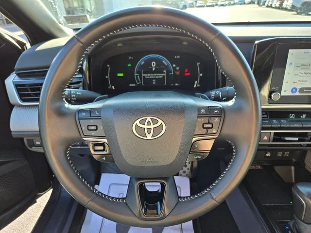 Used 2025  Toyota SE image 31