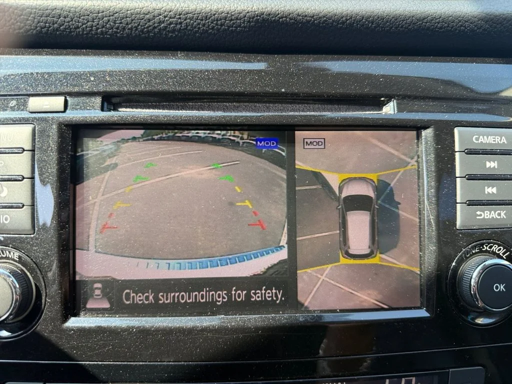 Used 2018 White Nissan SL image 21