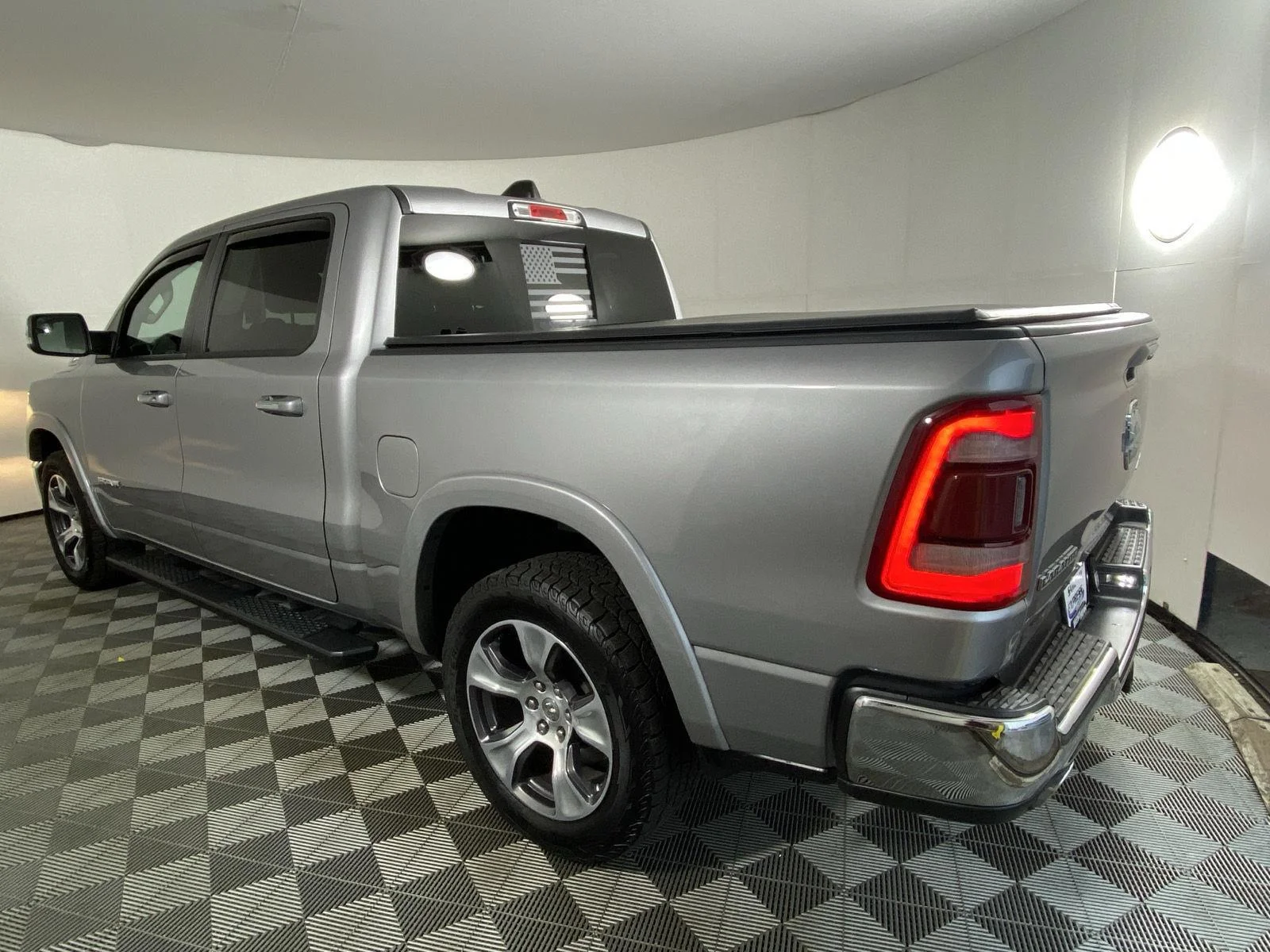 Used 2022 Billet Silver Metallic Clearcoat Ram Laramie image 16