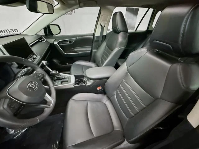 Used 2024 Gray Toyota XLE Premium image 21