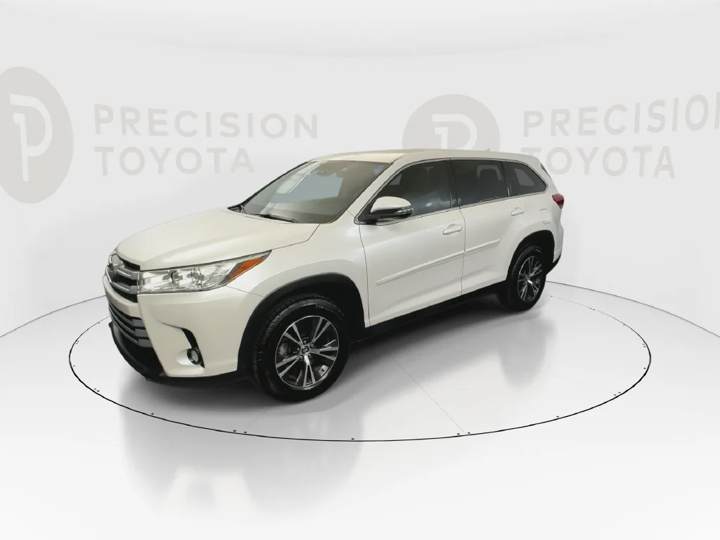 Used 2019 Blizzard Pearl Toyota LE Plus image 9