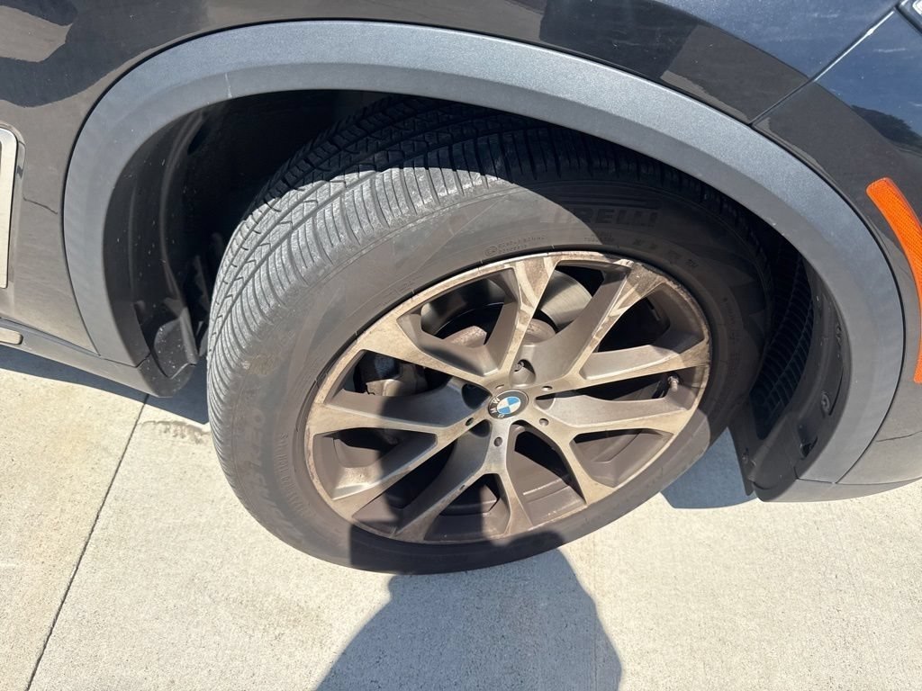 Used 2019 Black Sapphire Metallic BMW xDrive40i image 23