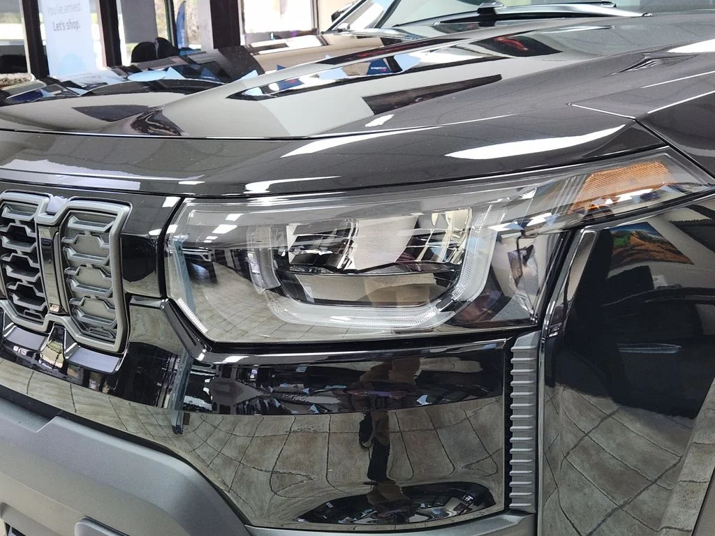 New 2026 Diamond Black Crystal Pearl-Coat Exterior Paint Jeep Limited image 6