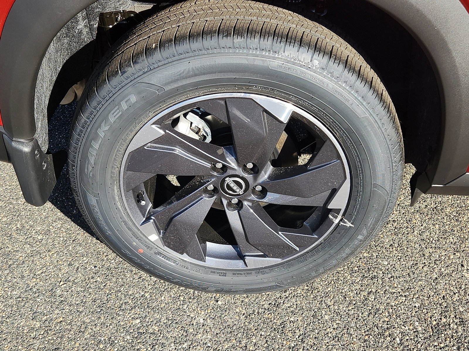 2026 Nissan Rogue SV photo 4