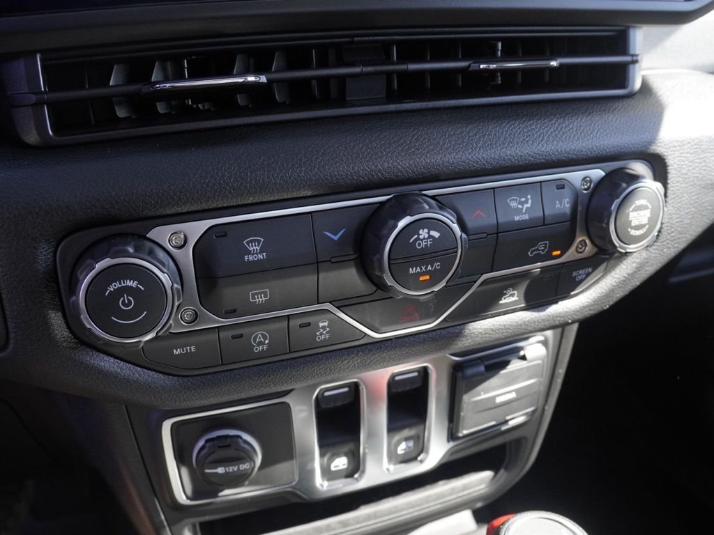 New 2026 Bright White Clear-Coat Exterior Paint Jeep Sport image 13