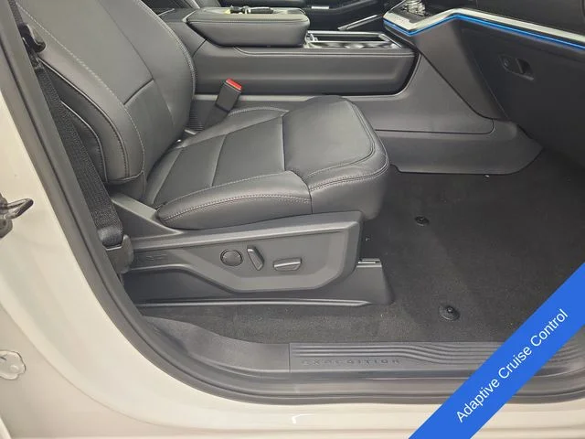 New 2026 Star White Metallic Tri-Coat Ford MAX Platinum® image 11