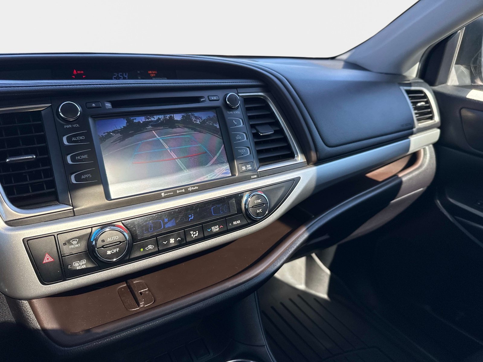Used 2019 Shoreline Blue Pearl Toyota XLE image 25