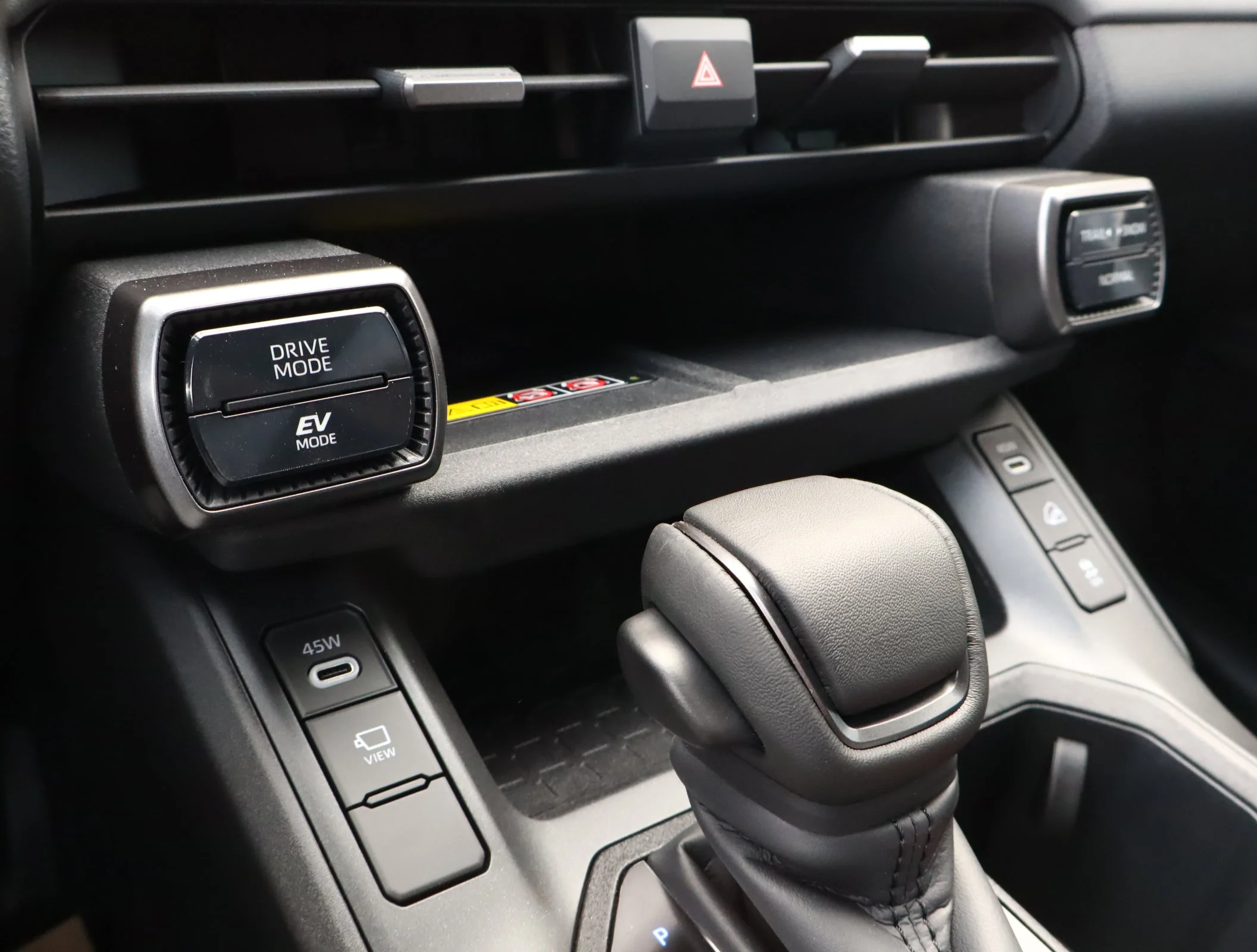New 2026 Wind Chill Pearl w/Black Roof Toyota XSE image 28
