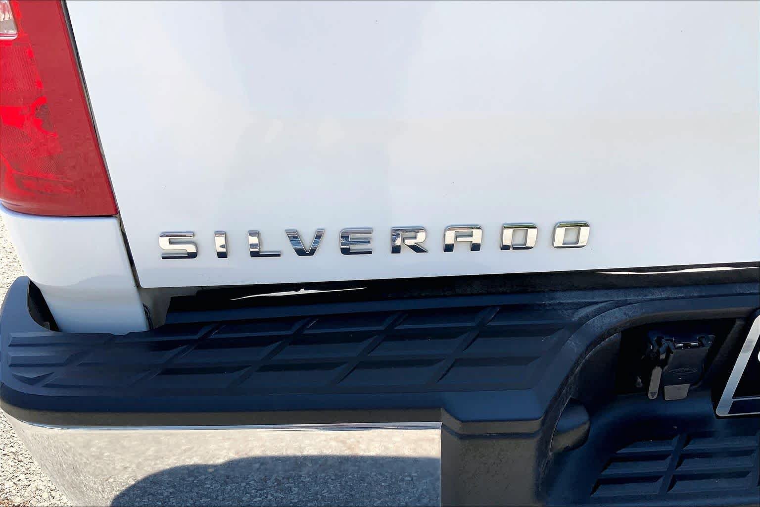 Used 2007 Summit White Chevrolet Work Truck image 9