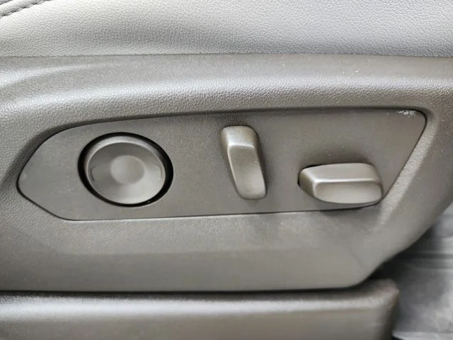 Used 2026 Silver GMC Elevation image 40