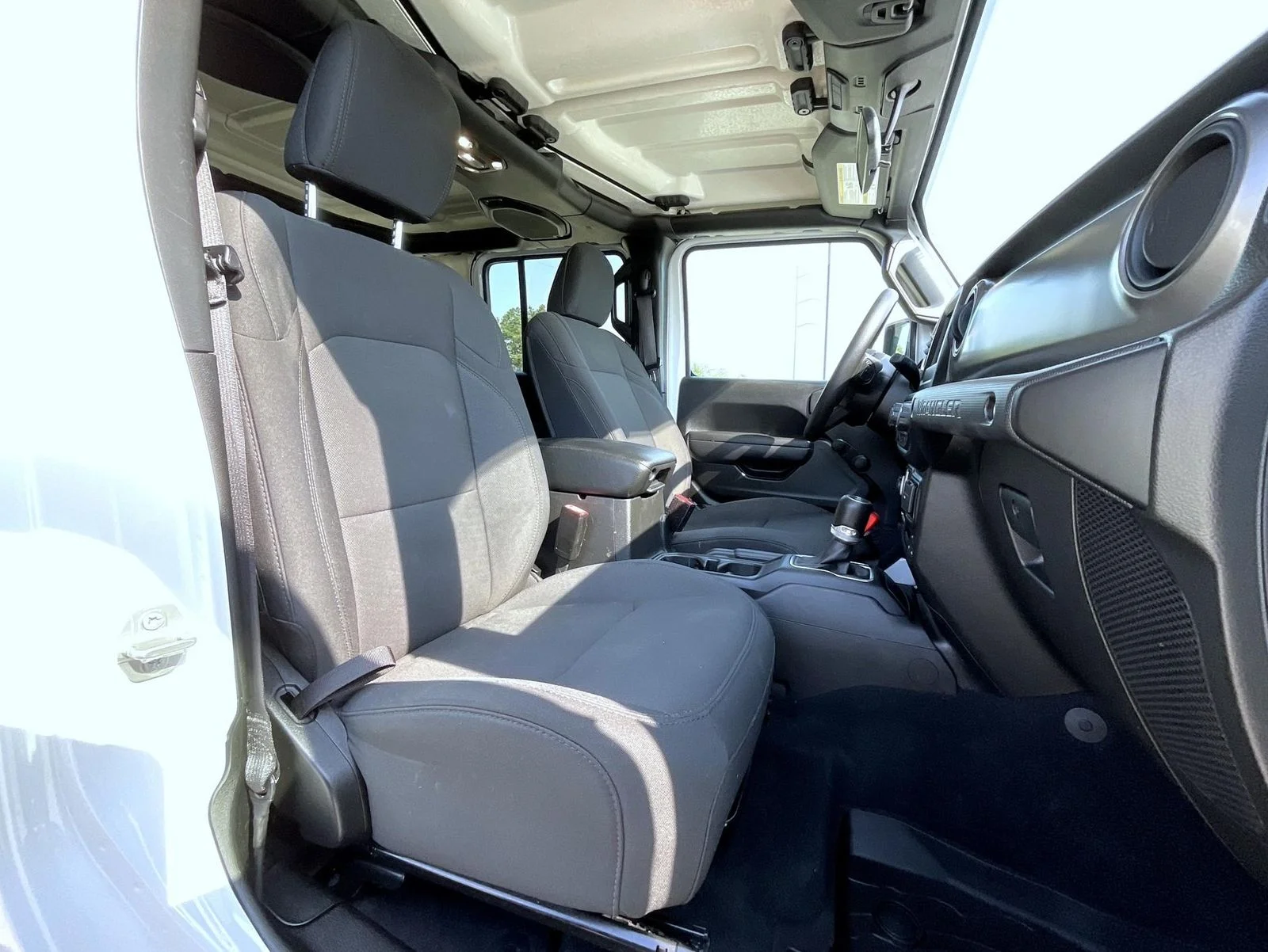 Used 2022 White Jeep Unlimited Willys image 16