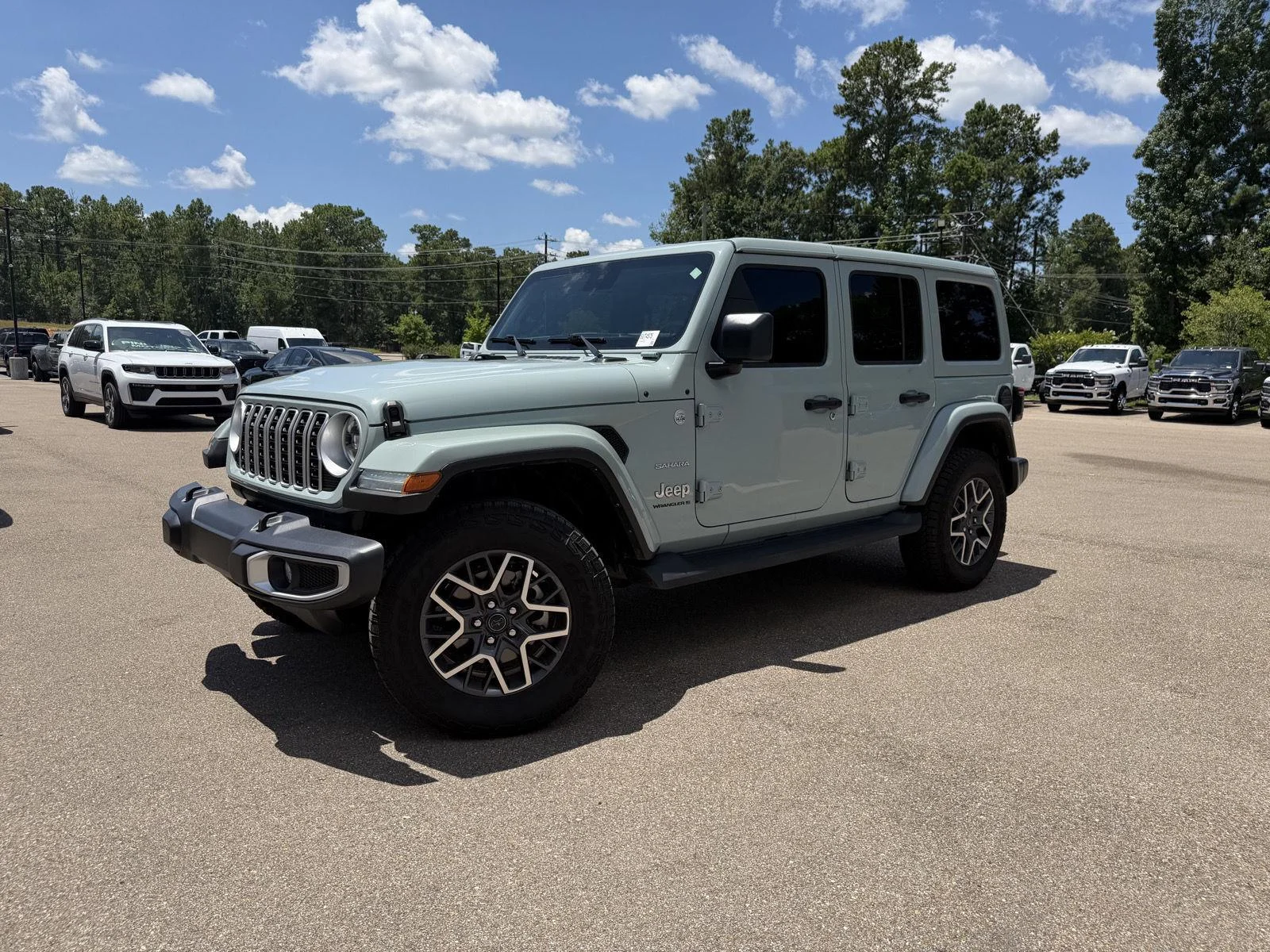 Used 2024 Earl Clearcoat Jeep Sahara image 1