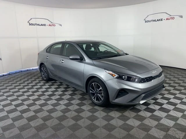 2024 Kia Forte LXS AT's photo
